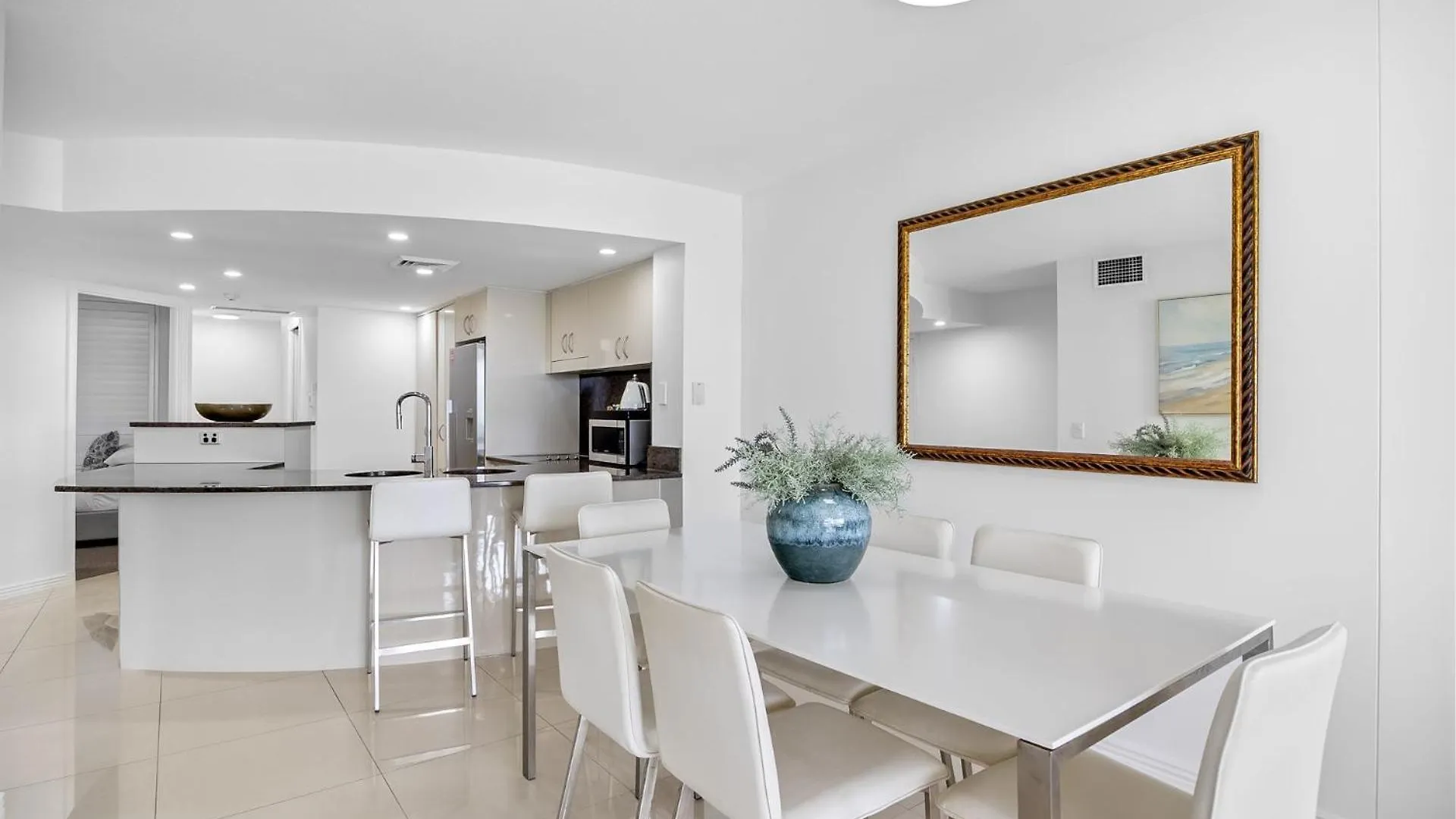 Zanzibar 404, Sensational 2 Bedroom Oceanview Apartment مولولابا أستراليا